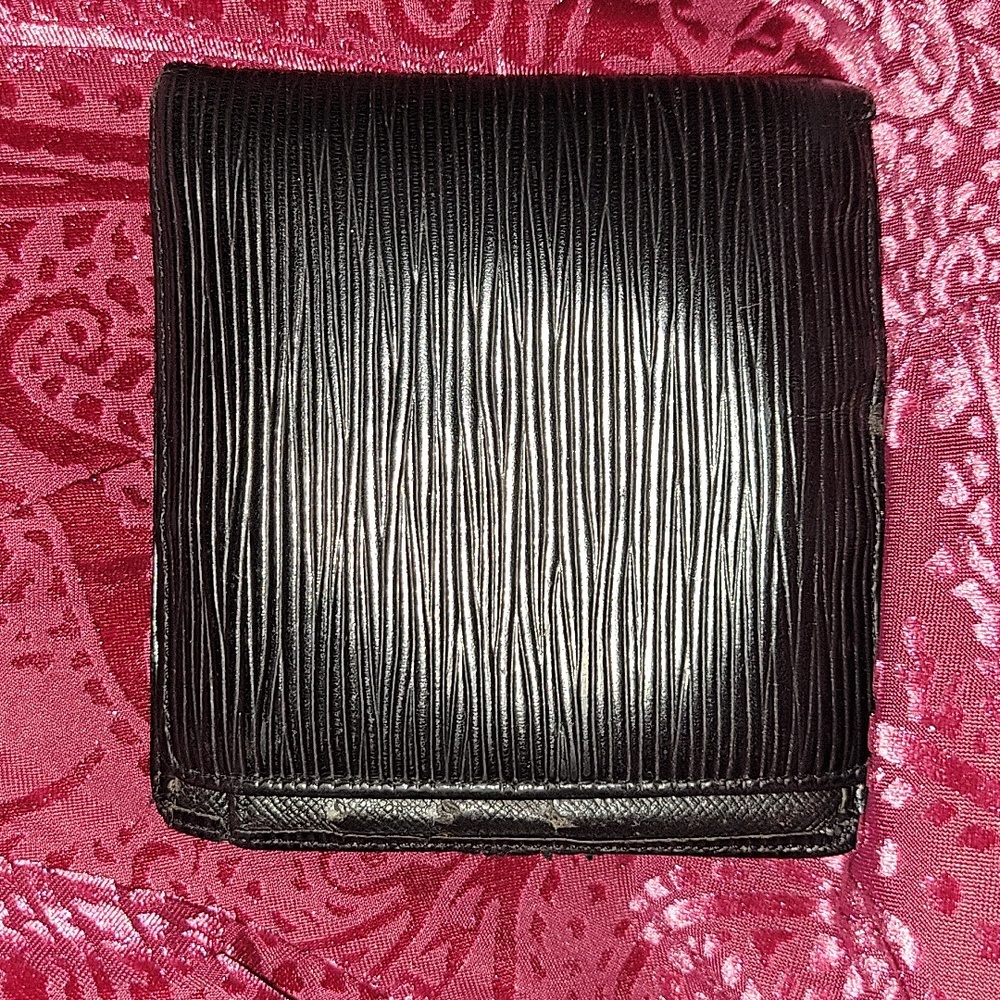 LV Epi Men's Black bifold Wallet - Picture 3 of 11